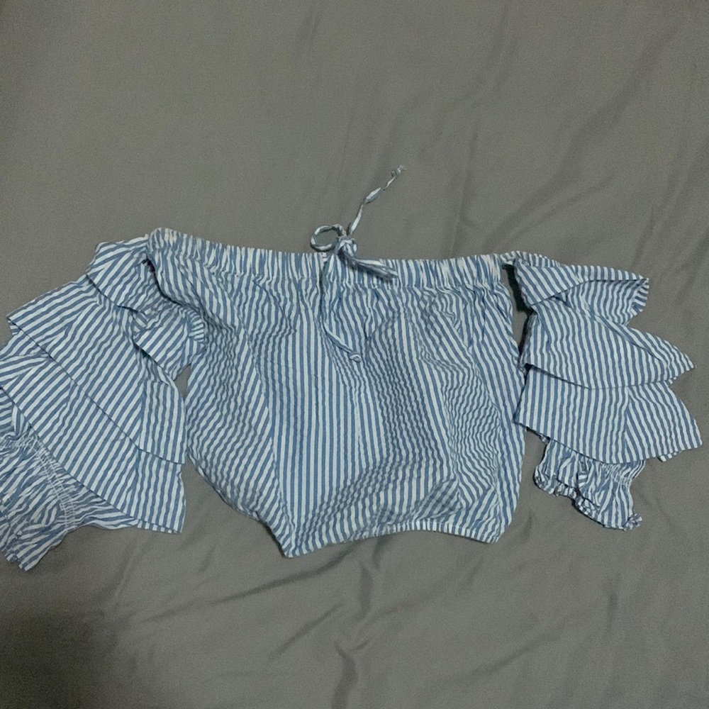 Off-Shoulders Crop Top